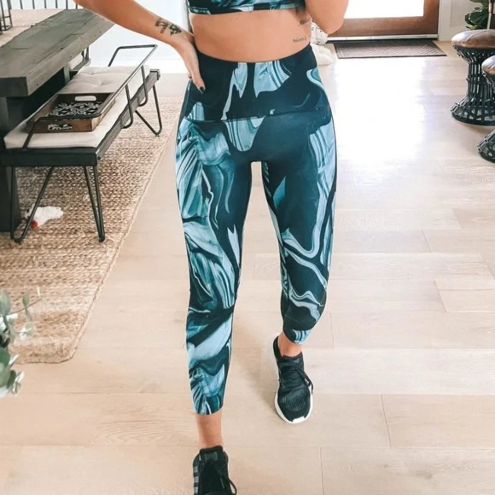 NWT SPANX Booty Boost 7/8 Marble Leggings in Blue Black size S